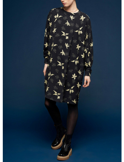 Robe black is black