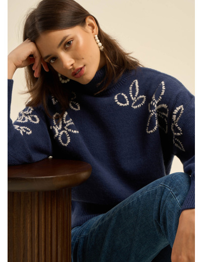 Pull à broderies fantaisies