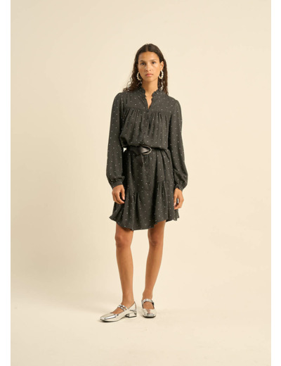 Robe courte boutonnée à manches longues