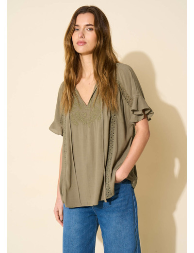 Top détails broderies et dentelles