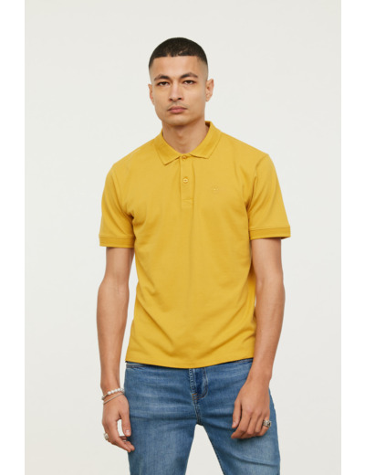 Polo basique manches courtes en coton piqué bio, détail col et print poitrine