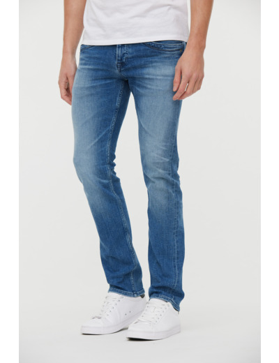 Jean taille medium, coupe droite