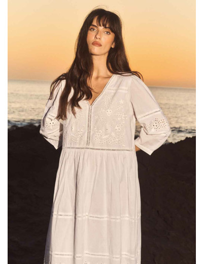 Robe longue avec détails en dentelle