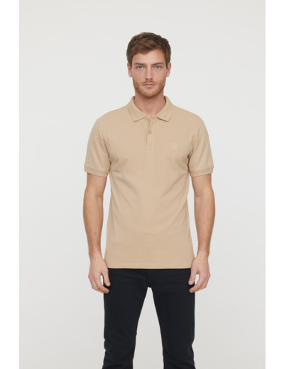 Polo basique manches courtes en coton piqué bio, détail col et print poitrine