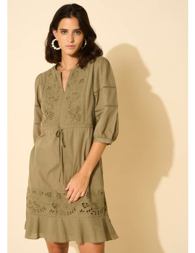 Robe courte détails broderies