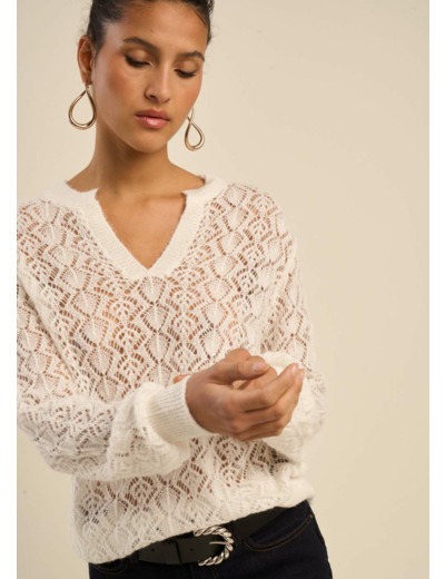 Pull droit à col tunisien et détails fantaisie