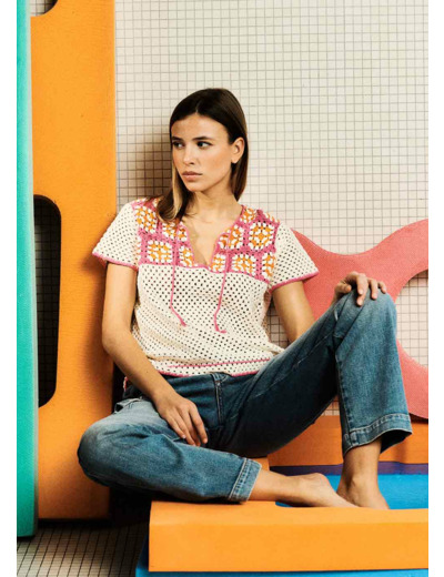 Top en crochet à manches courtes