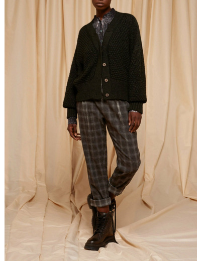 Cardigan still life black