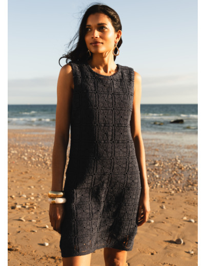 Robe en maille ajourée sans manches