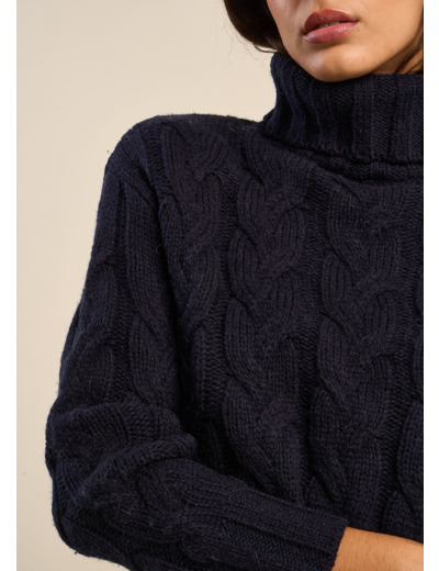 Pull à col montant et tricotage fantaisie