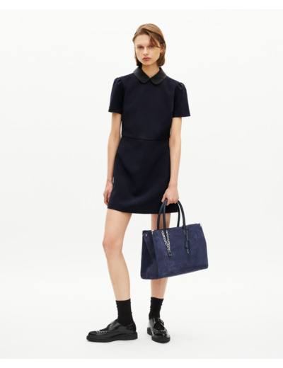 Robe courte col claudine en satin marine bleu